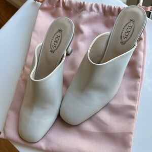 Tod's Elegant Cream Leather Mules